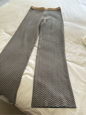Forever 21 navy and cream Chevron knit pants, size large